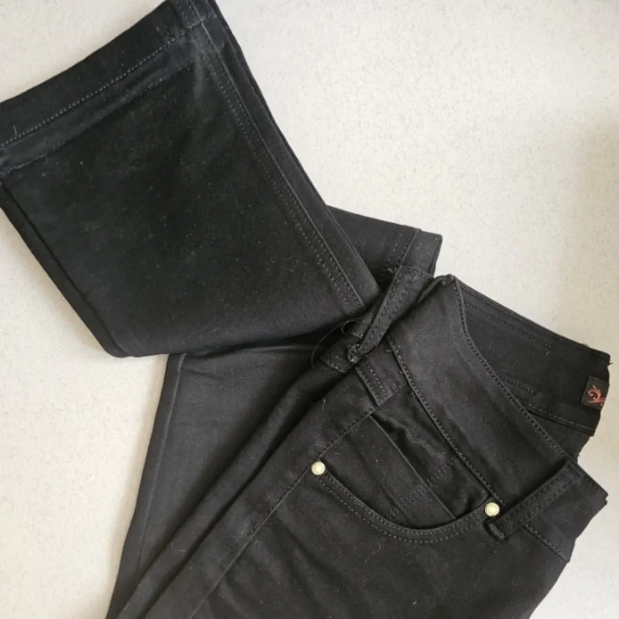 شلوار جین زنانه