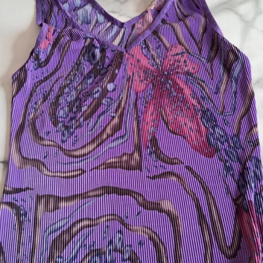 تعداد زیادی تاپ خارجی