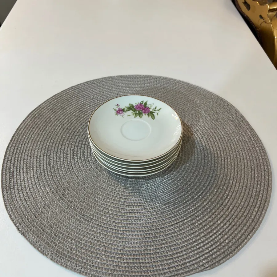 نعلبکی گل سرخی