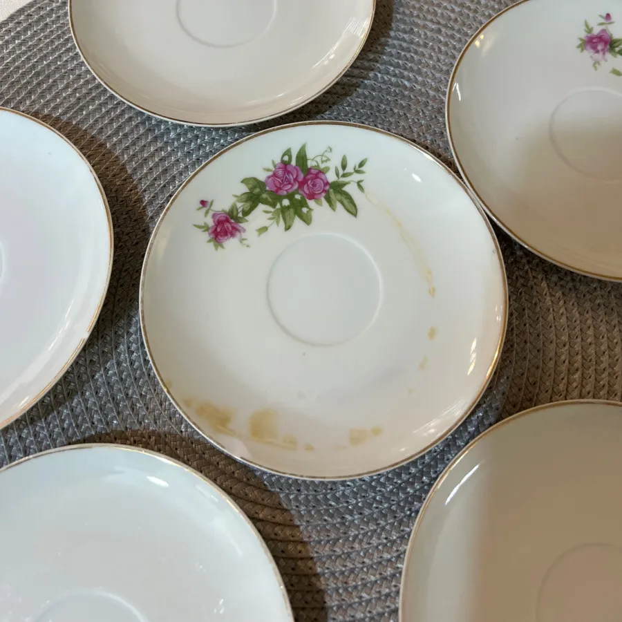 نعلبکی گل سرخی