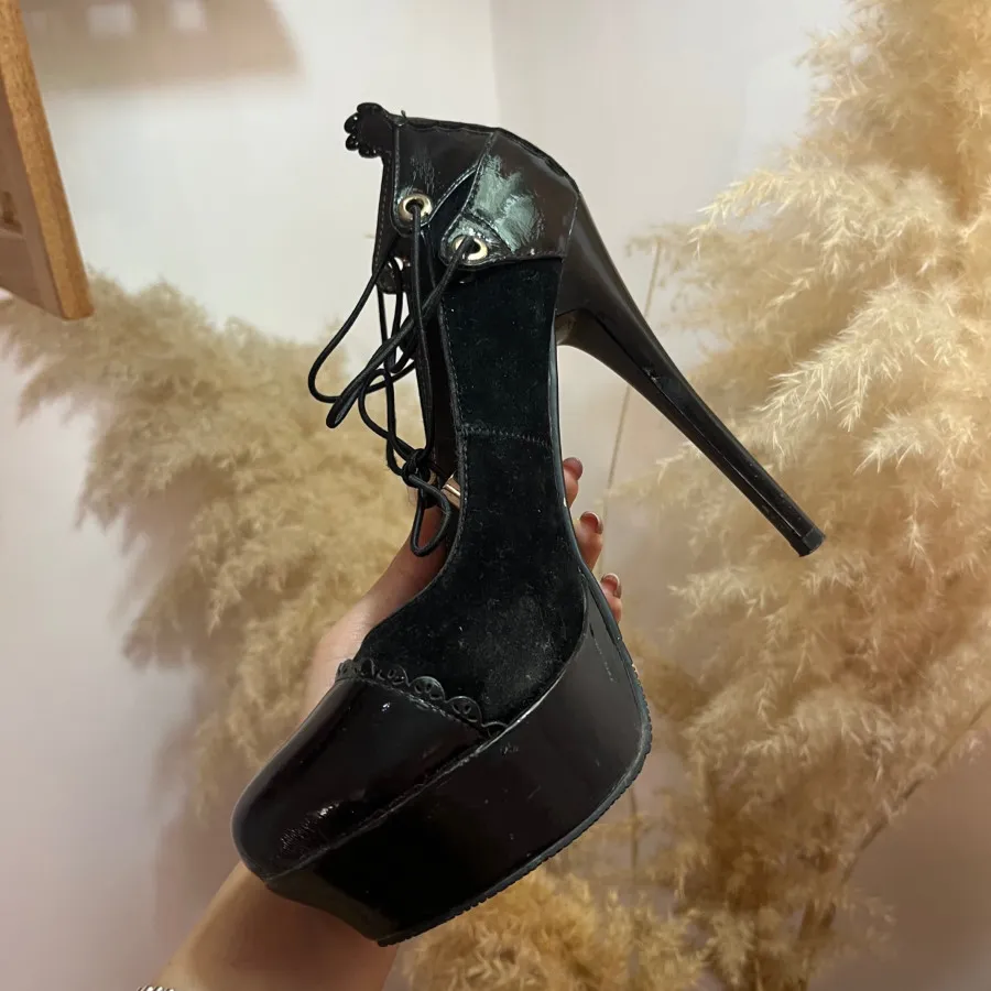 کفش ورنی و جیر مشکی مجلسی