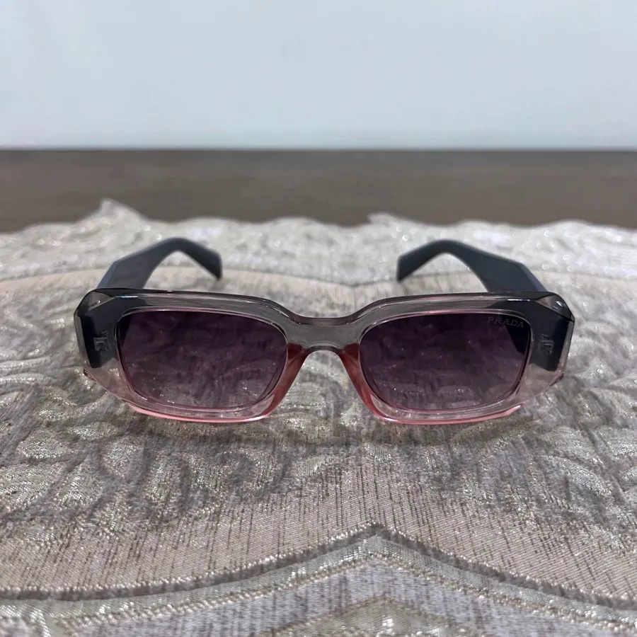 عینک افتابی پرادا