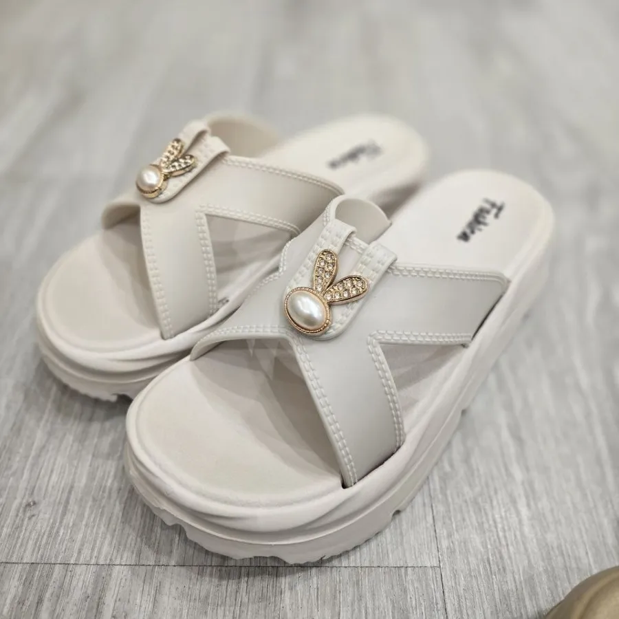 دمپایی جدید