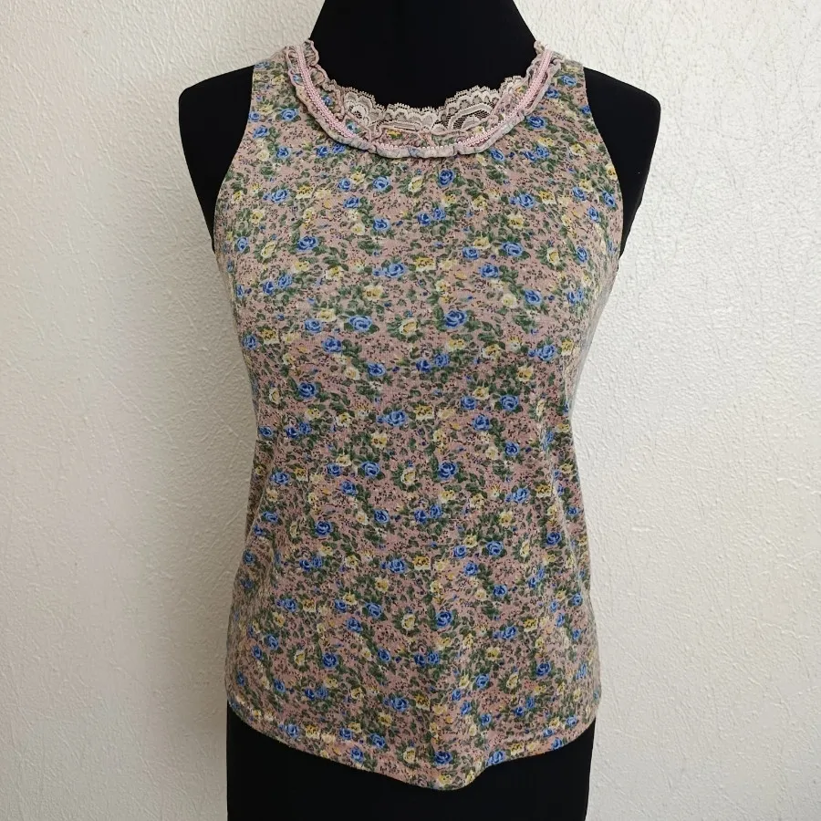 تاپ گل دار خنک