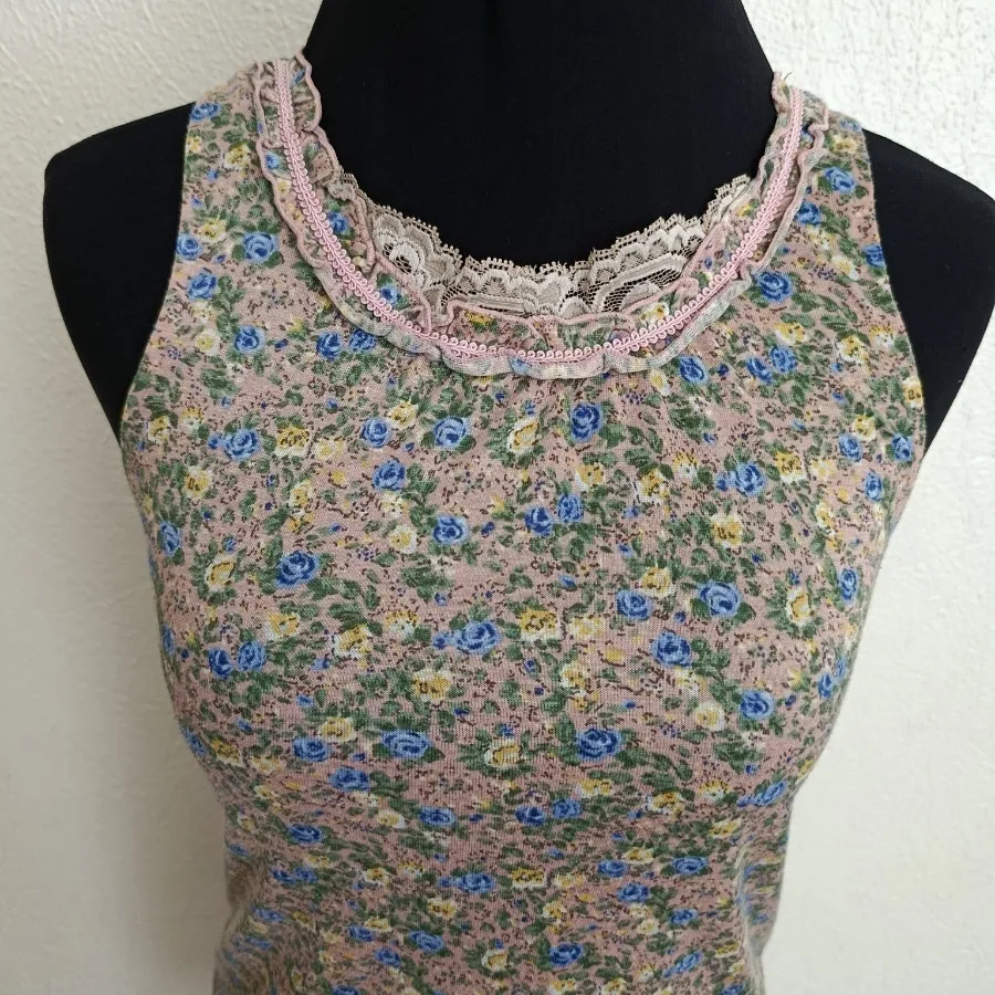 تاپ گل دار خنک