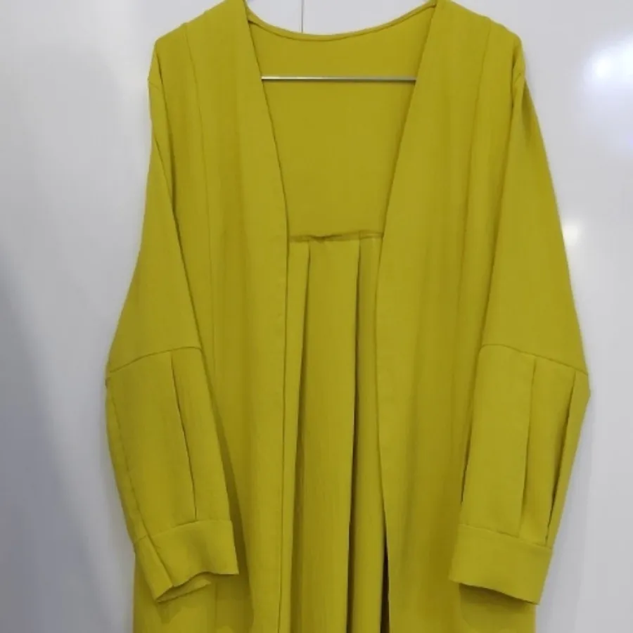 مانتو جلو باز