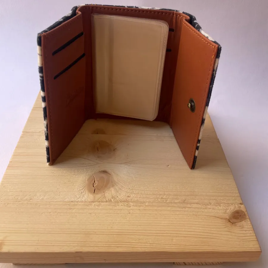 جا کارتی اسکناسی دکمه دار