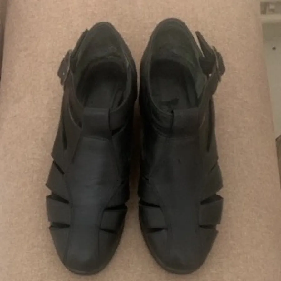 کفش چرم تابستانی