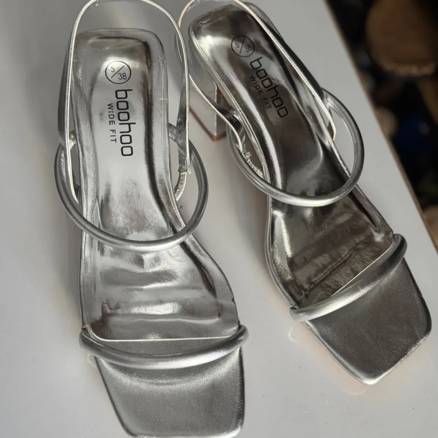 کفش وارداتی بوهو انگلیس