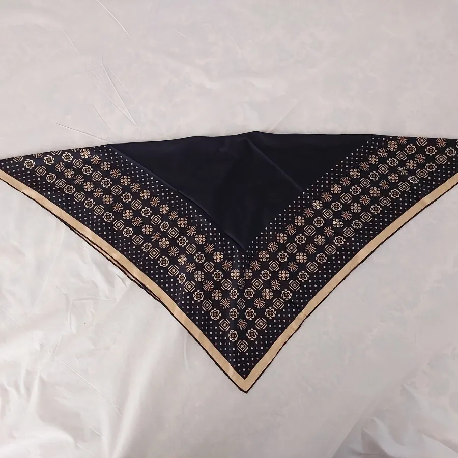 روسری ساتن مشکی