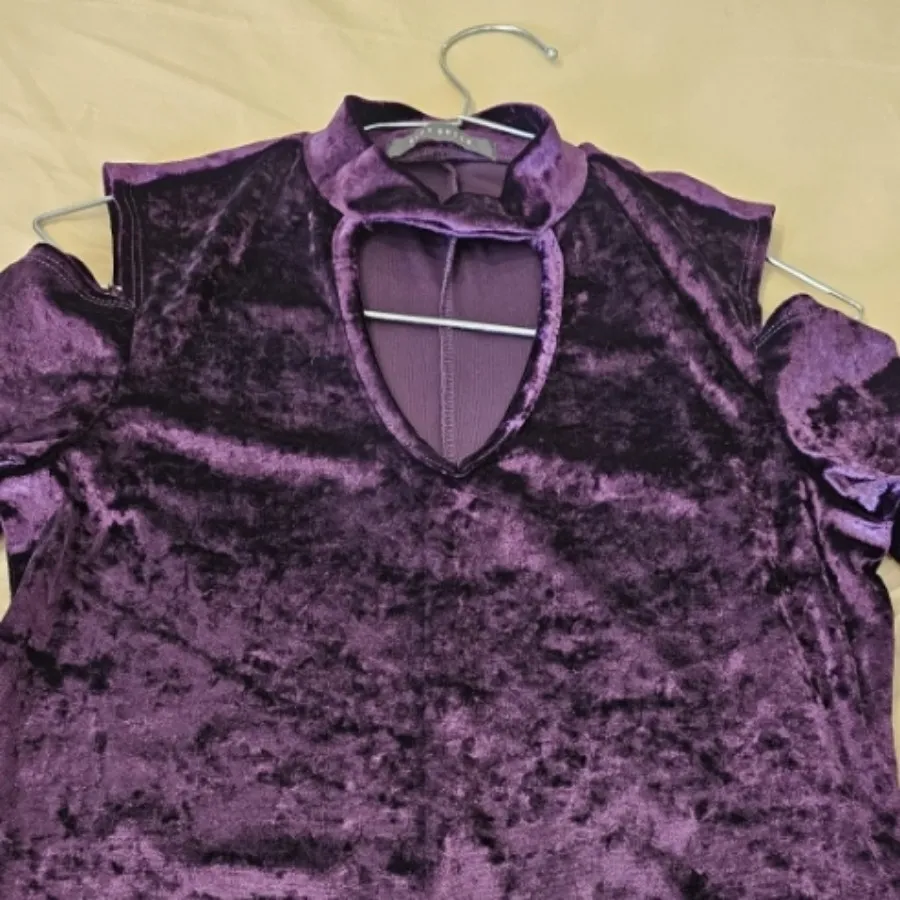 پیراهن مخمل بنفش