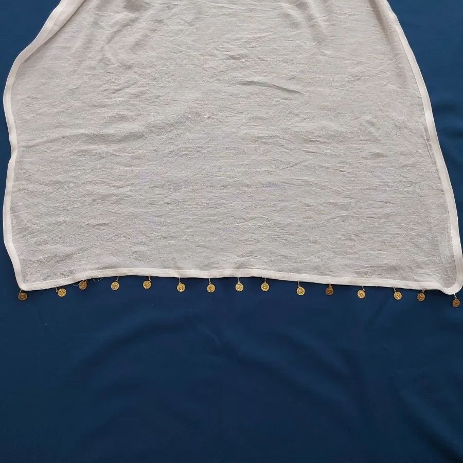 شال سفید حاشیه یک طرفه