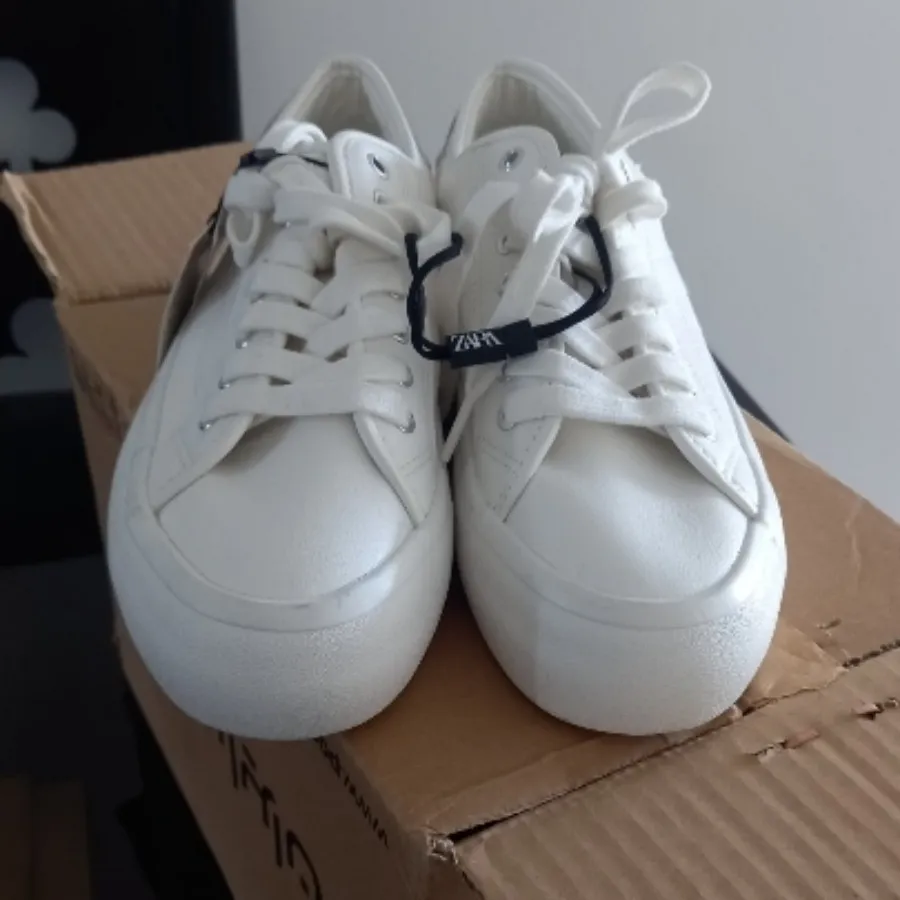 کفش زارا سفید