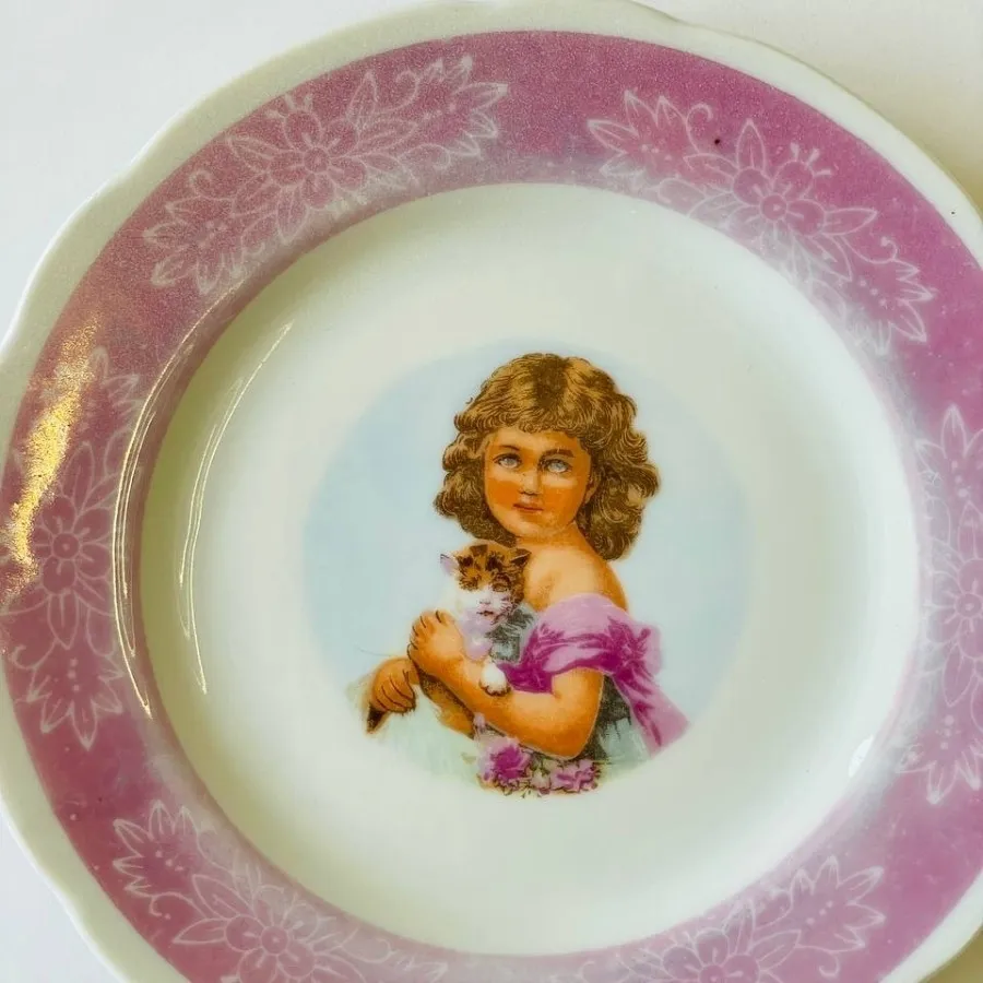 بشقاب رخ دختر نشان