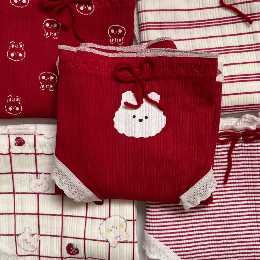 شورت قرمز (ورق بزنید)