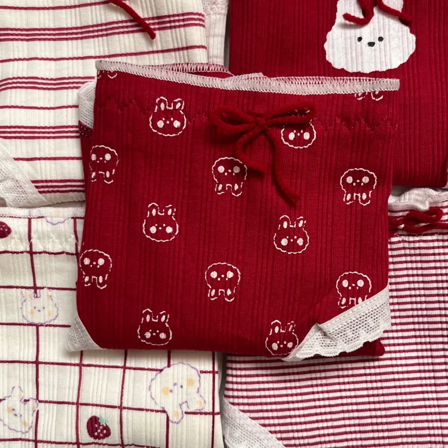 شورت قرمز (ورق بزنید)