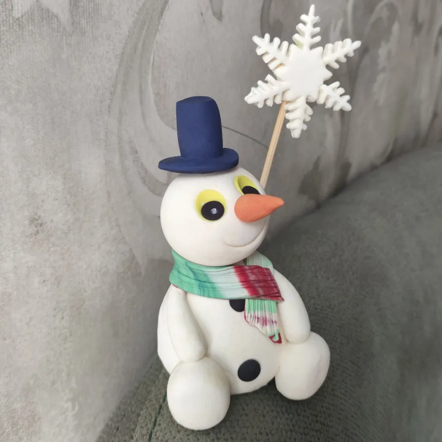 مجسمه آدم برفی