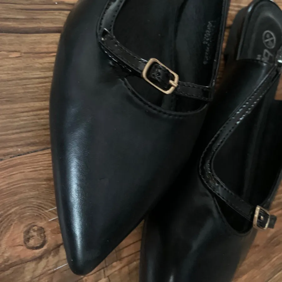 کفش تخت سگک دار