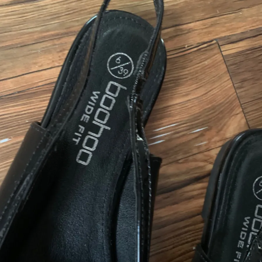 کفش تخت سگک دار