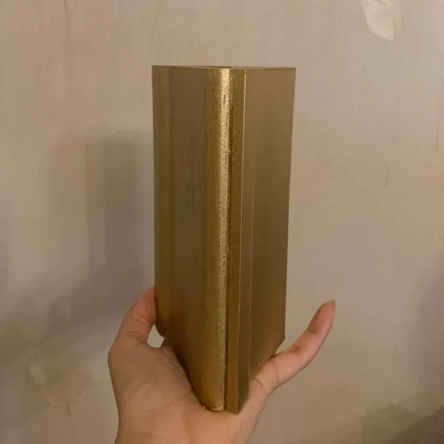 گلدان بسیار شیک طلایی