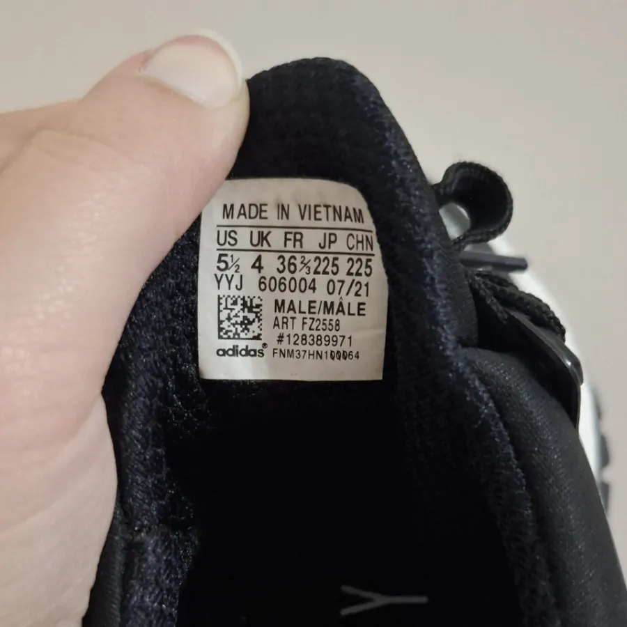 کتونی اورجینال آدیداس