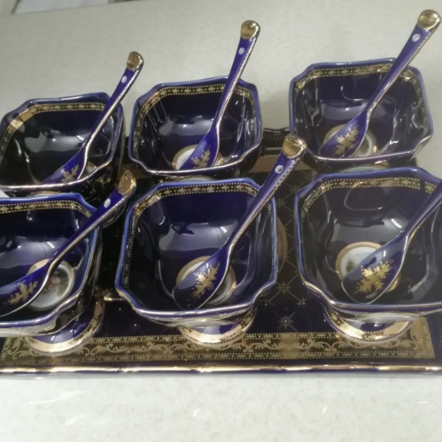 بستنی خوری سورمه ای