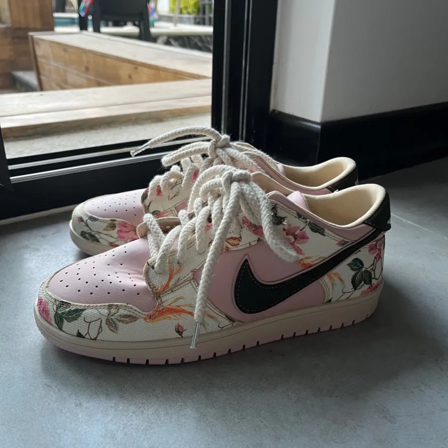 کفش صورتی گلگلی