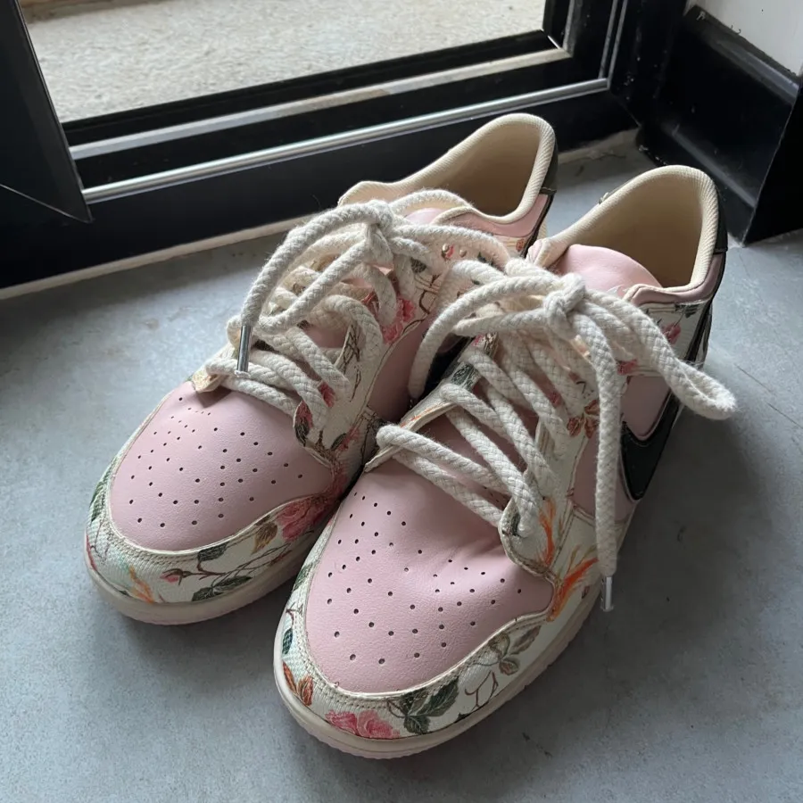 کفش صورتی گلگلی