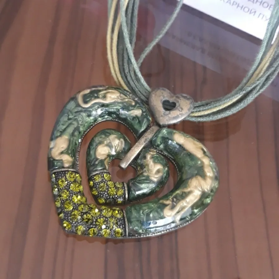 گردنبند قلب سبز نگین دار