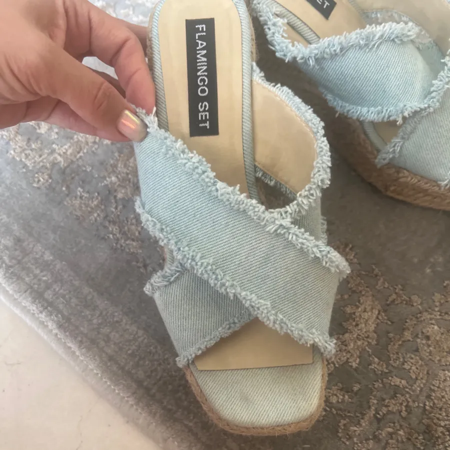 صندل جین کنفی