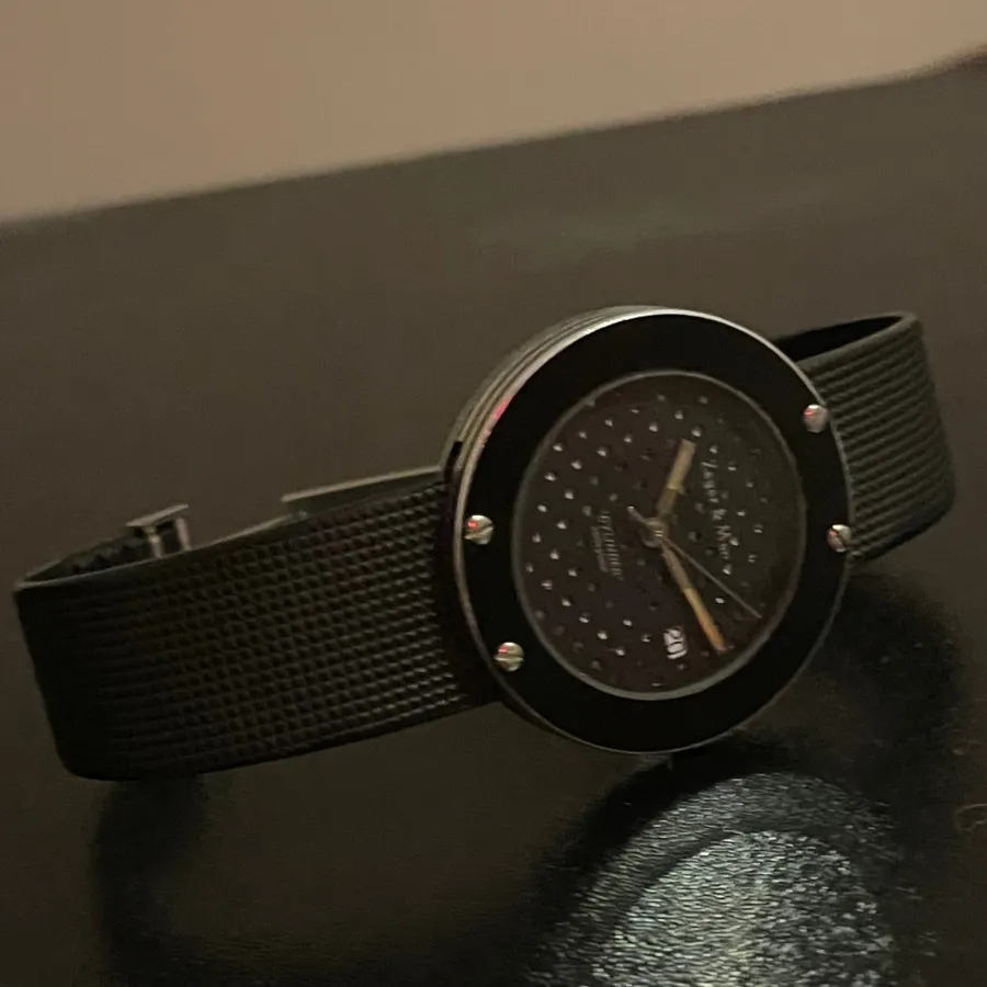 ساعت قدیمی سوییس