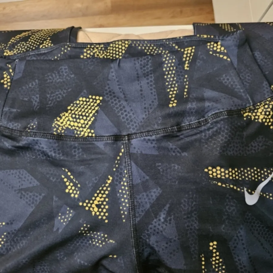 لگ ورزشی نایک