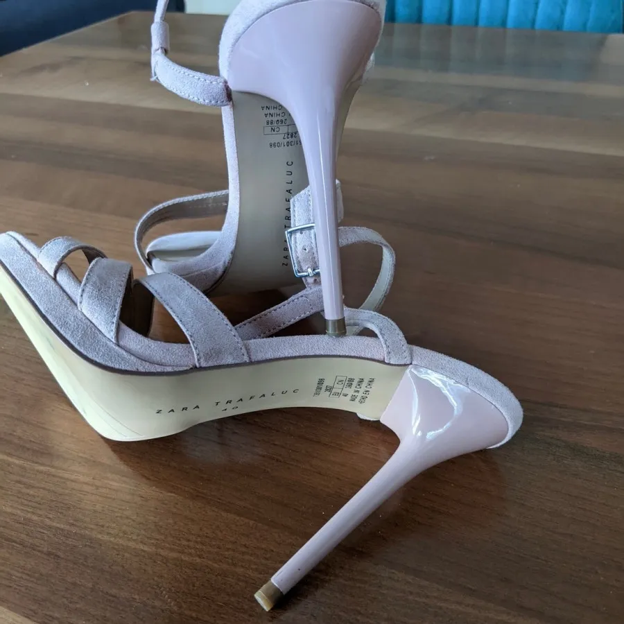 صندل پاشنه بلند زارا