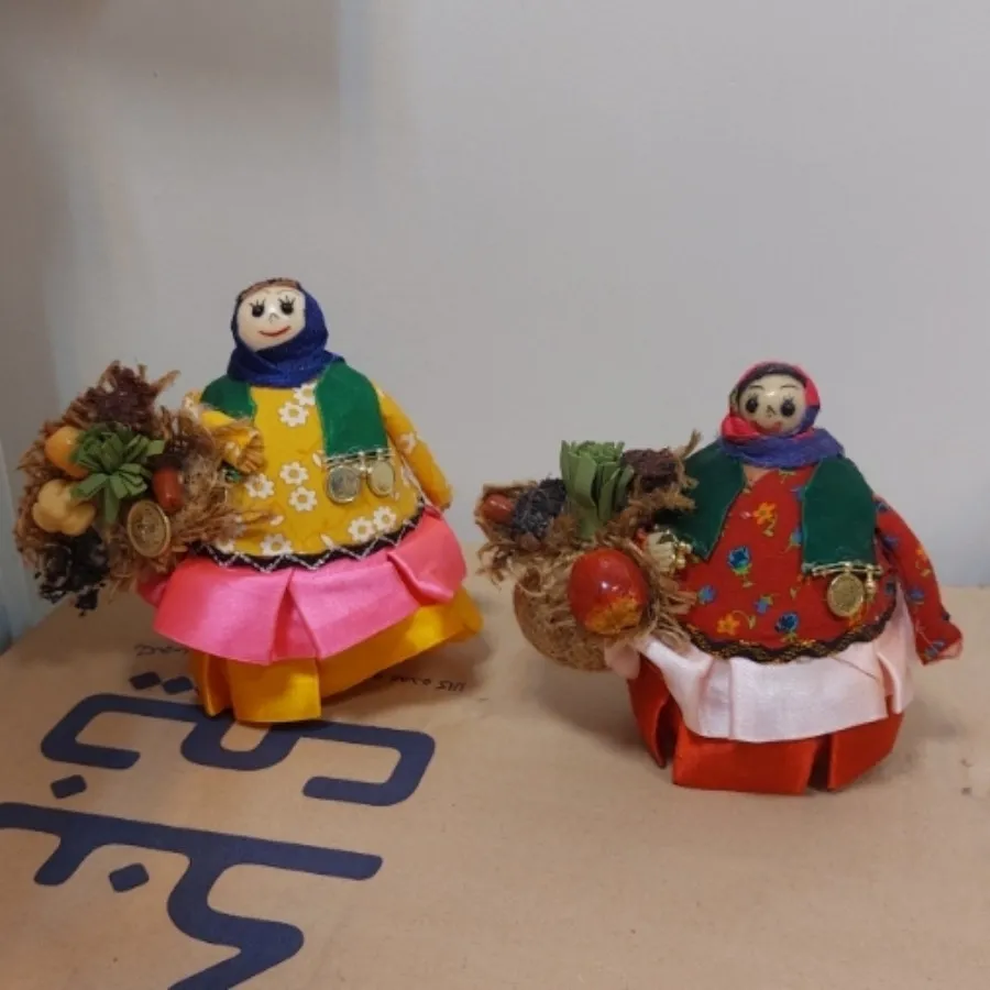 مجسمه زن محلی هفتسین