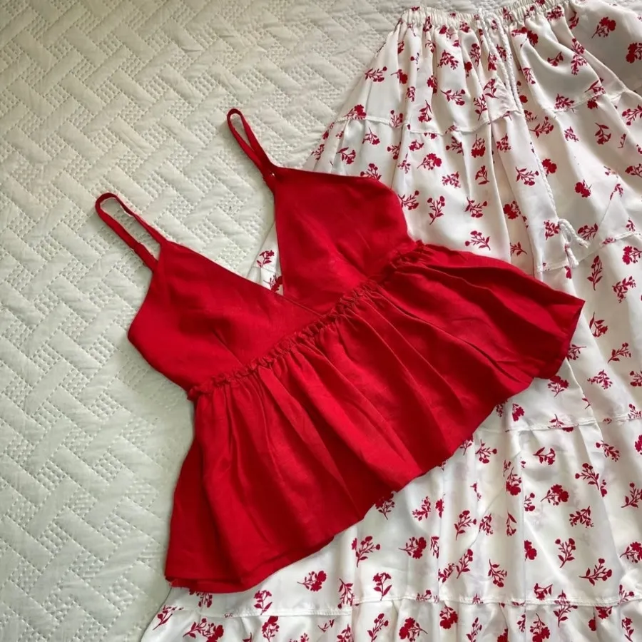 تاپ و دامن چین دار قرمز