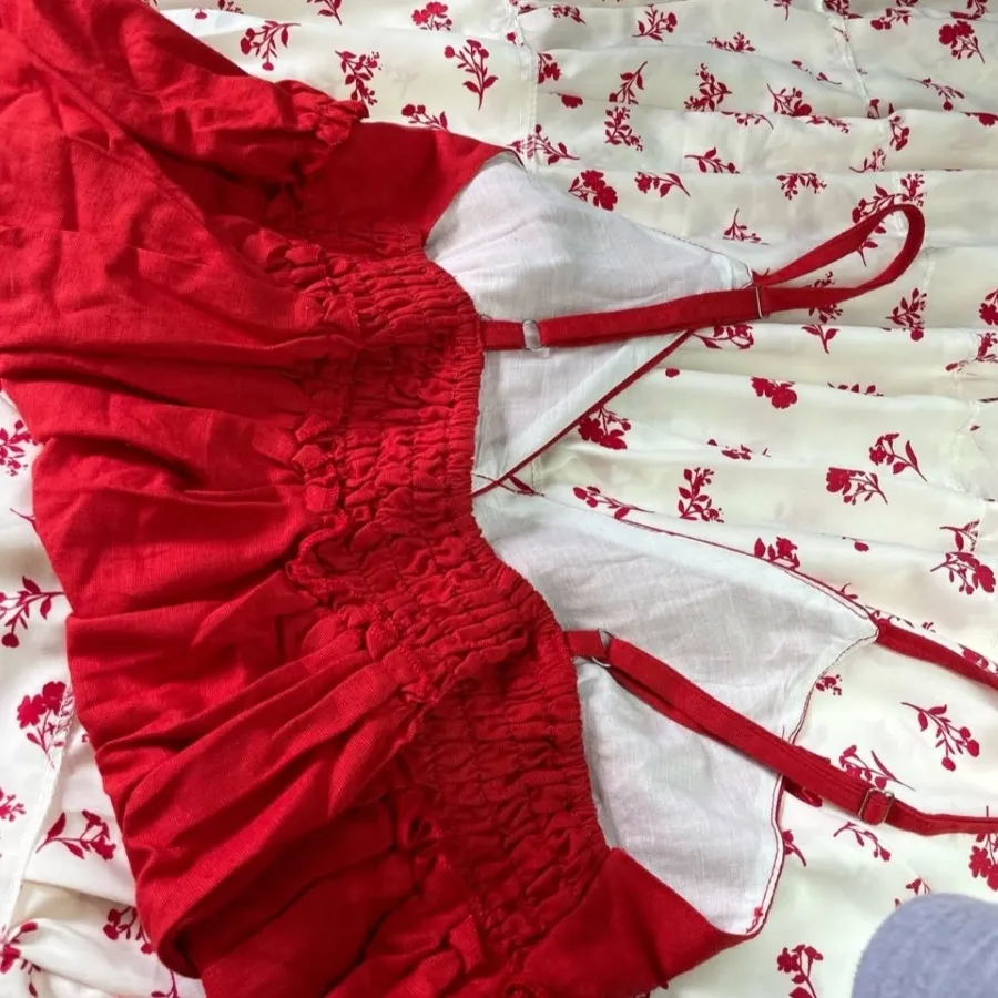 تاپ و دامن چین دار قرمز