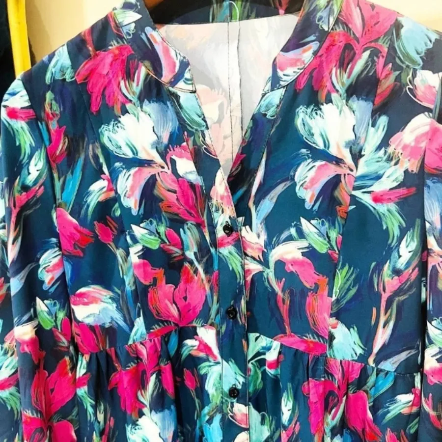 پیراهن خنک بلند پوشیده