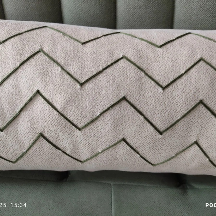 کوسن گل دوزی شده