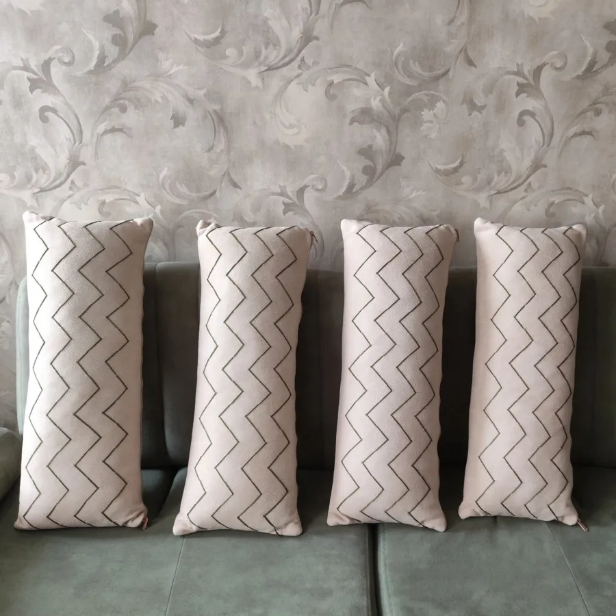 کوسن گل دوزی شده