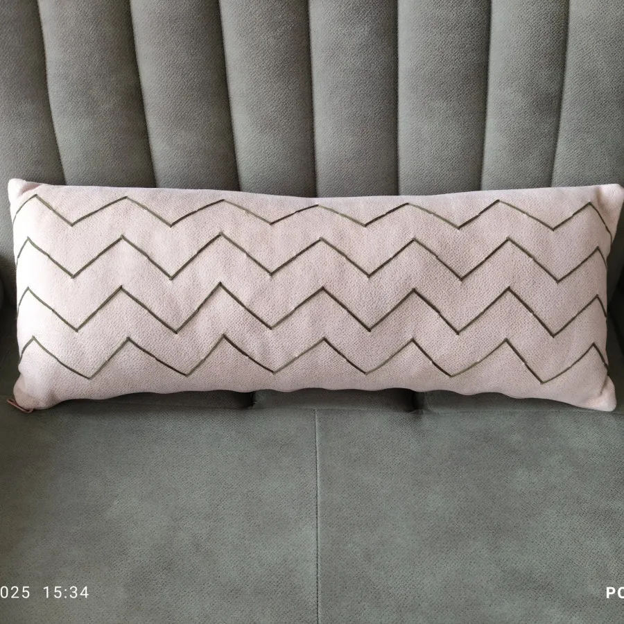 کوسن گل دوزی شده