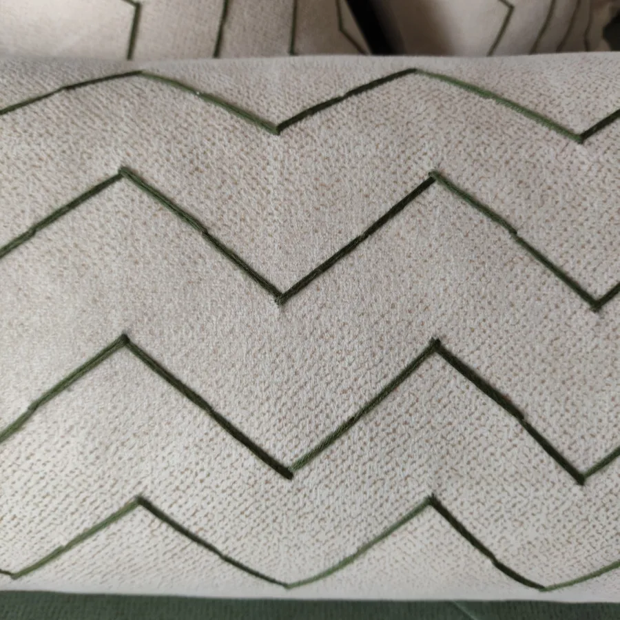 کوسن گل دوزی شده