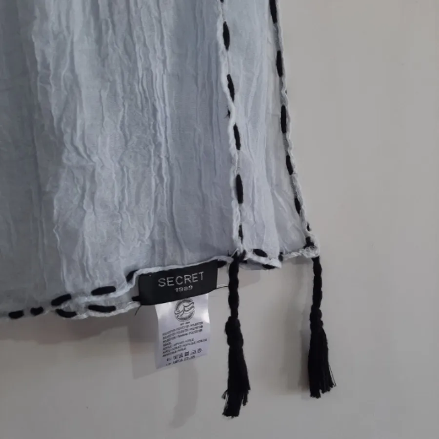 روسری آبی روشن