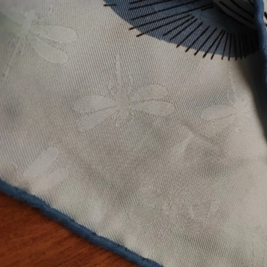 روسری سنجاقک