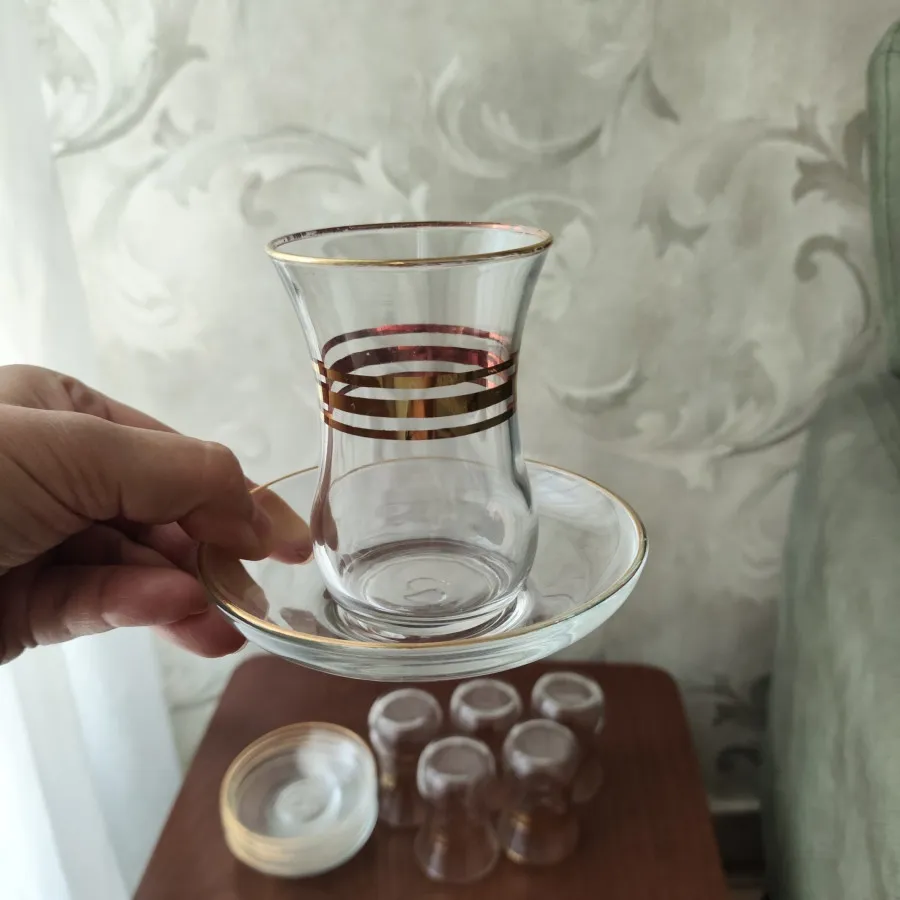 فنجان و زیرفنجانی