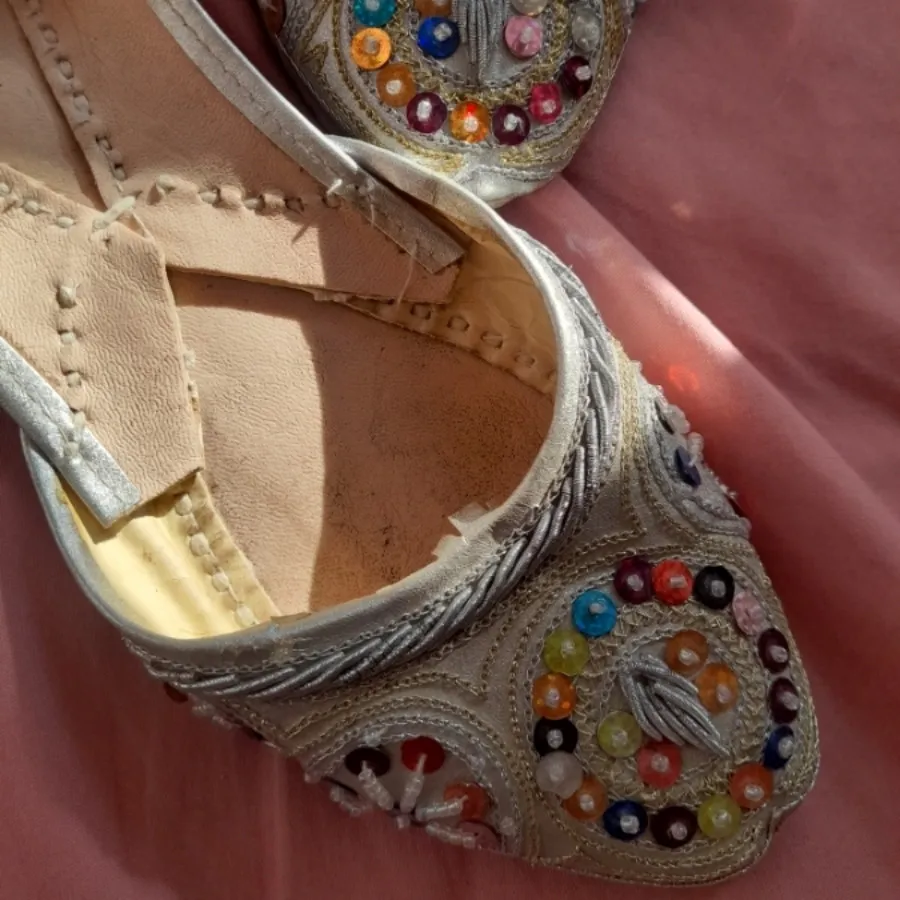 کفش کار شده دست دوز