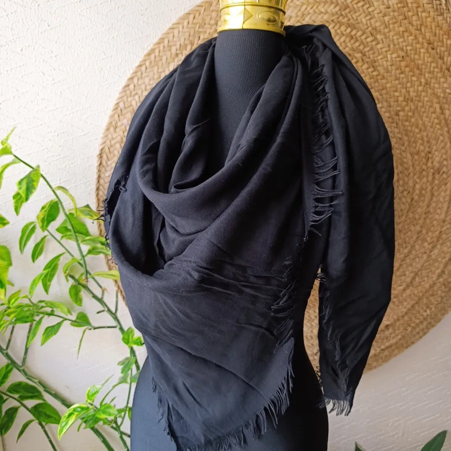 روسری مشکی قواره بزرگ