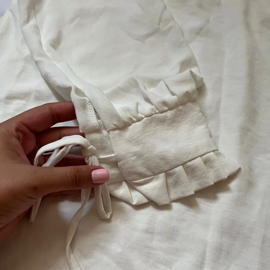 شومیز ابرو بادی