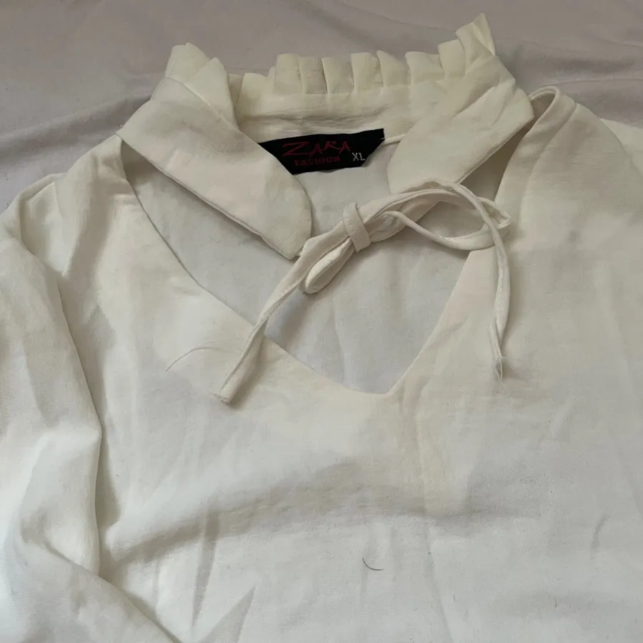 شومیز ابرو بادی