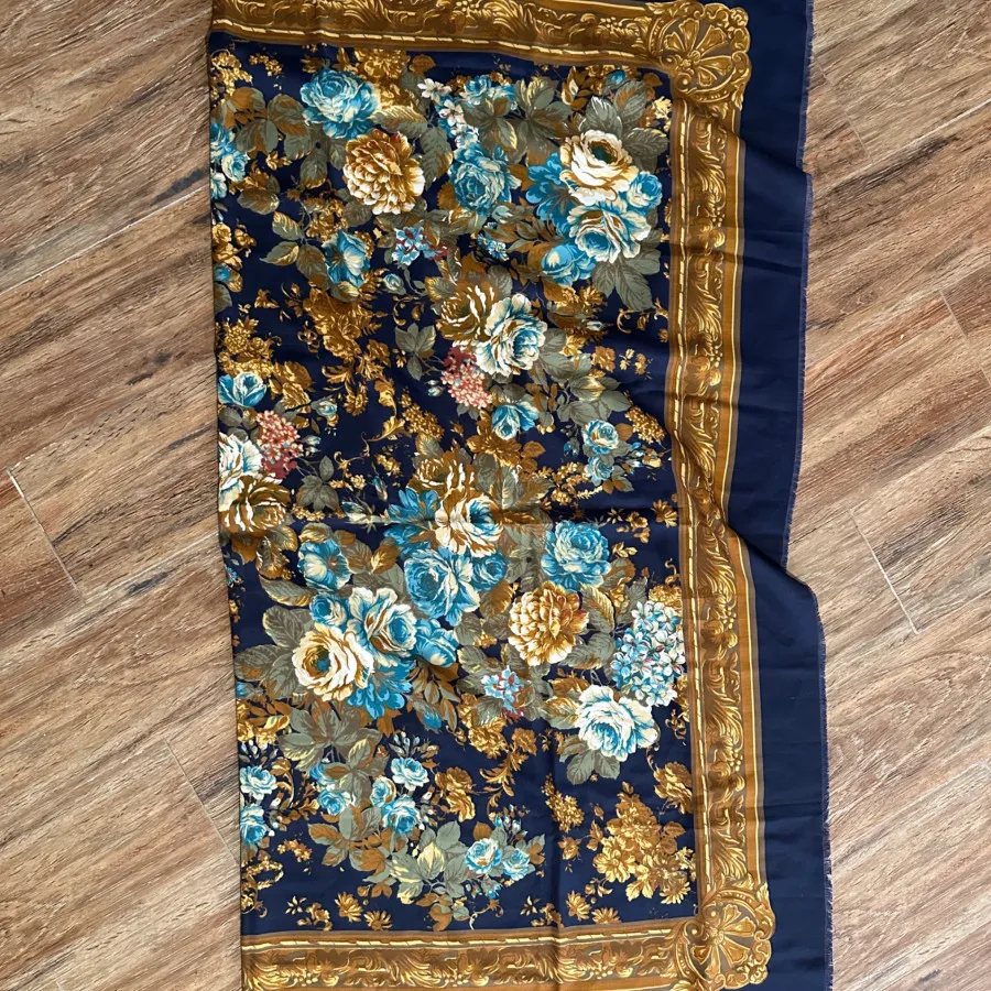 روسری قواره بزرگ طرح گل