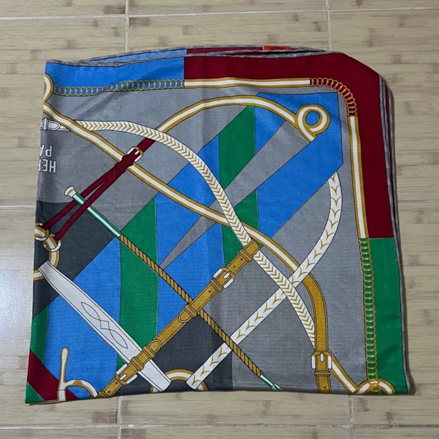 روسری قواره دار طرح هرمس